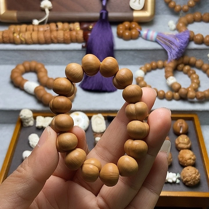 手串桃核Y**g点瑕疵 孔瑕疵 拉丝屁桃