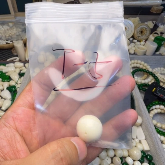 未镶嵌琥珀裸石特价处理