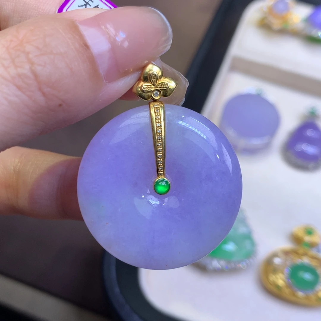 翡翠18K金镶嵌颈饰