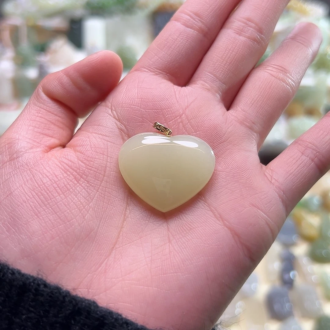 和田玉吊坠(赠链)18K金镶嵌屈*纸