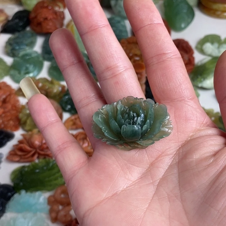 蛇纹石玉颈饰未镶嵌津*