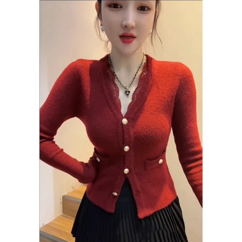 本命年红色V领蕾丝拼接针织开衫内搭女秋冬季2025年高级长袖上衣