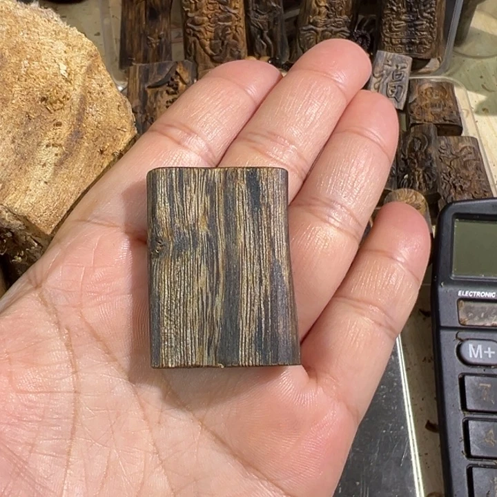 沉香吊坠棋楠沉香乌身吊坠8.4克