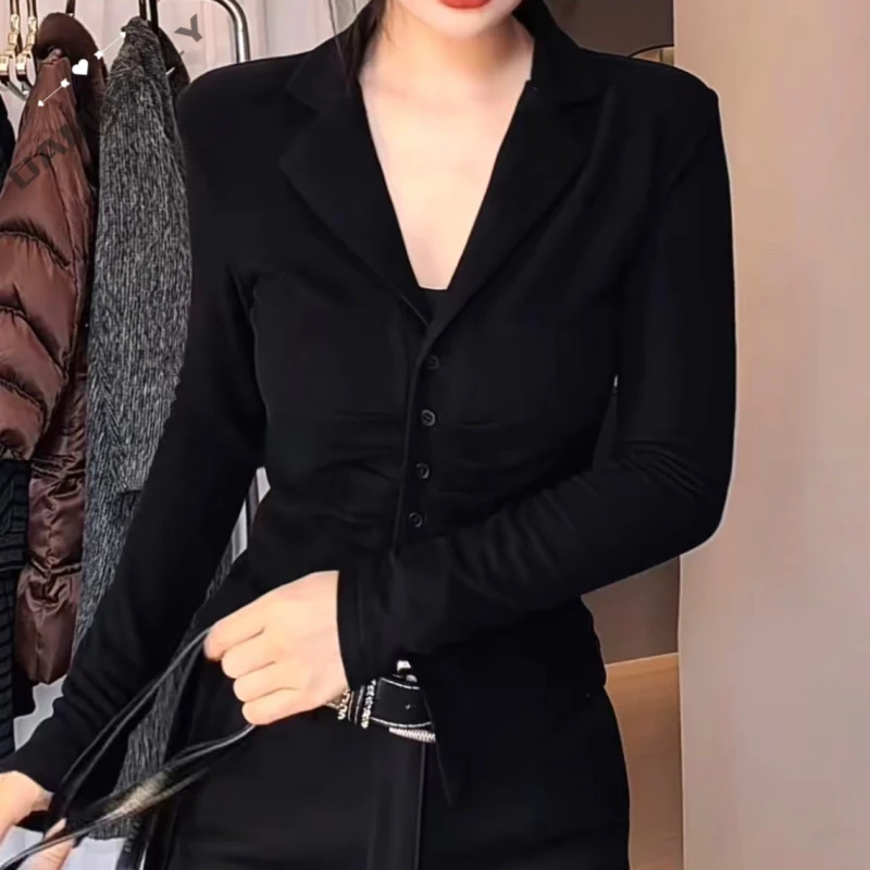 【美丽小衫】新款冬季加绒保暖单排扣褶皱收腰v领打底上衣女