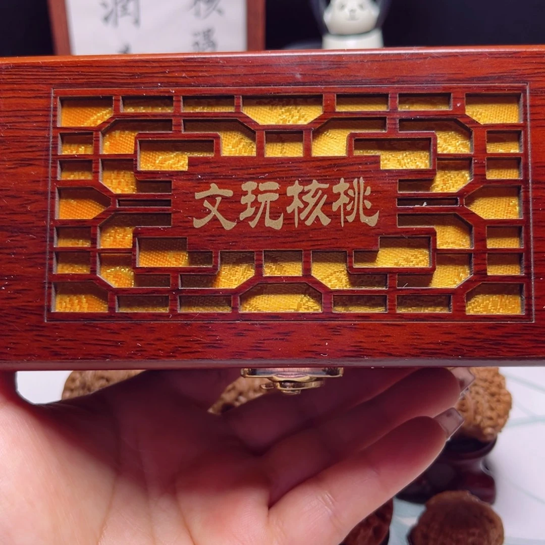 文玩核桃吊坠高档木盒