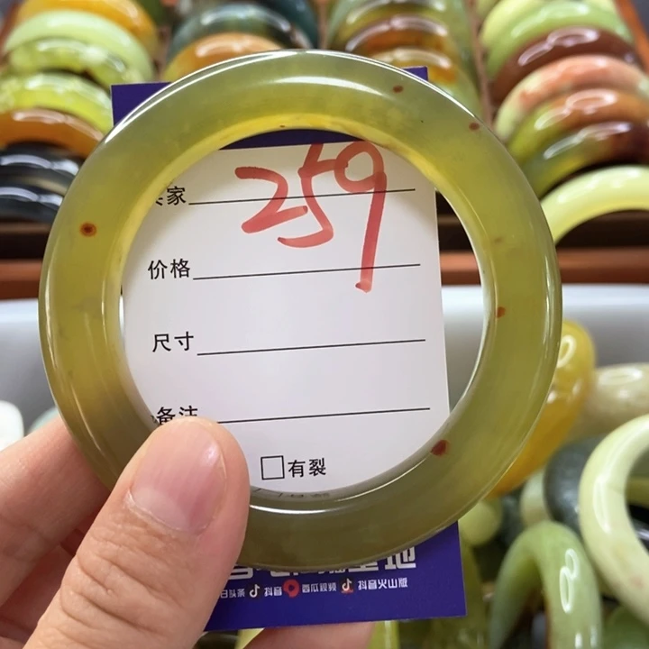B***n未镶嵌蛇纹石玉手镯