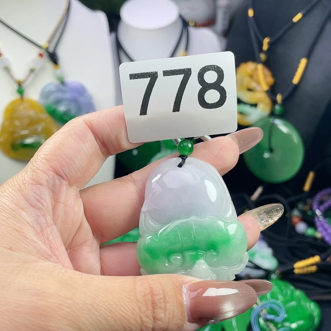 翡翠未镶嵌吊坠(赠链)