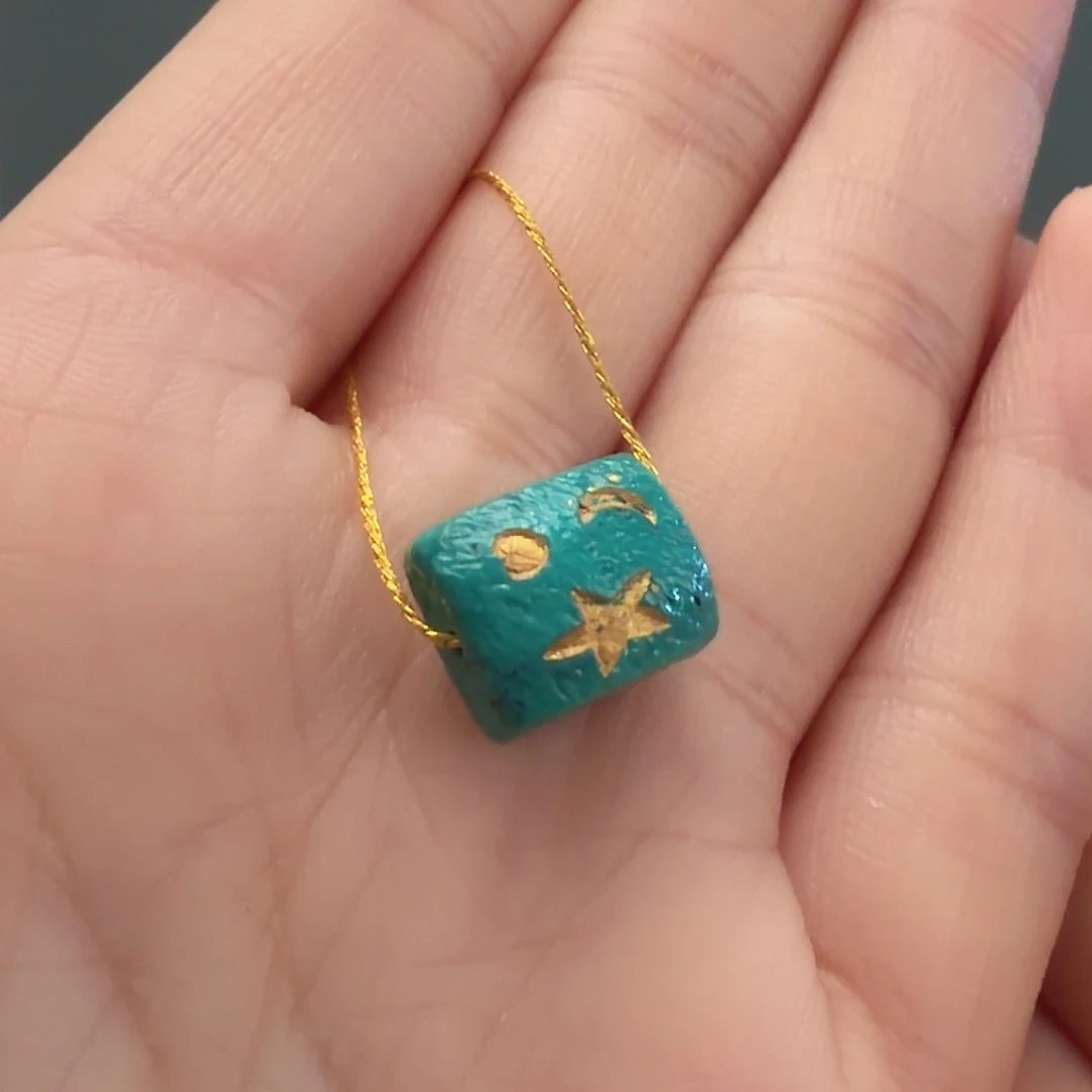 绿松石未镶嵌颈饰