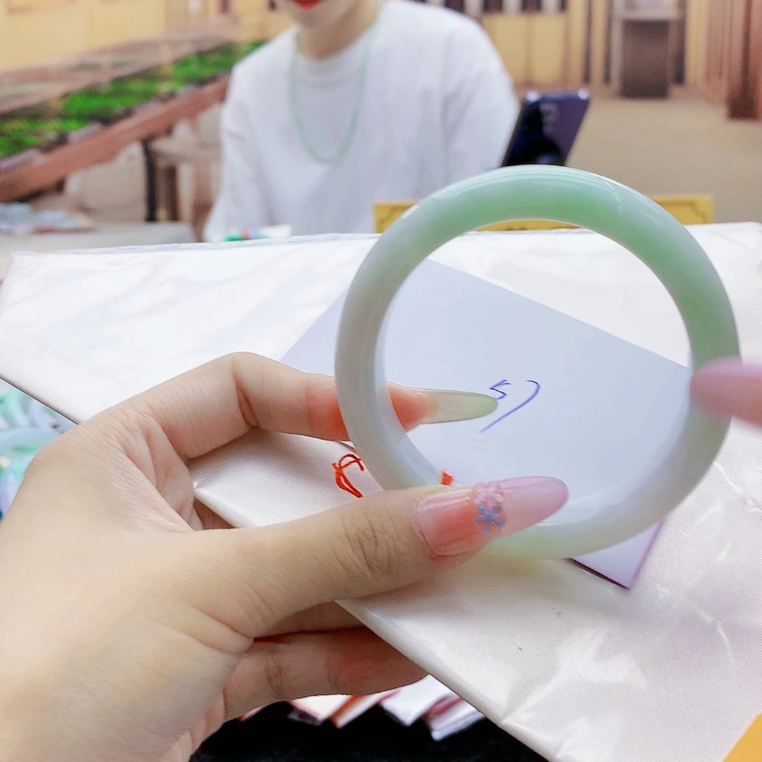 翡翠手镯未镶嵌678889899999999999999