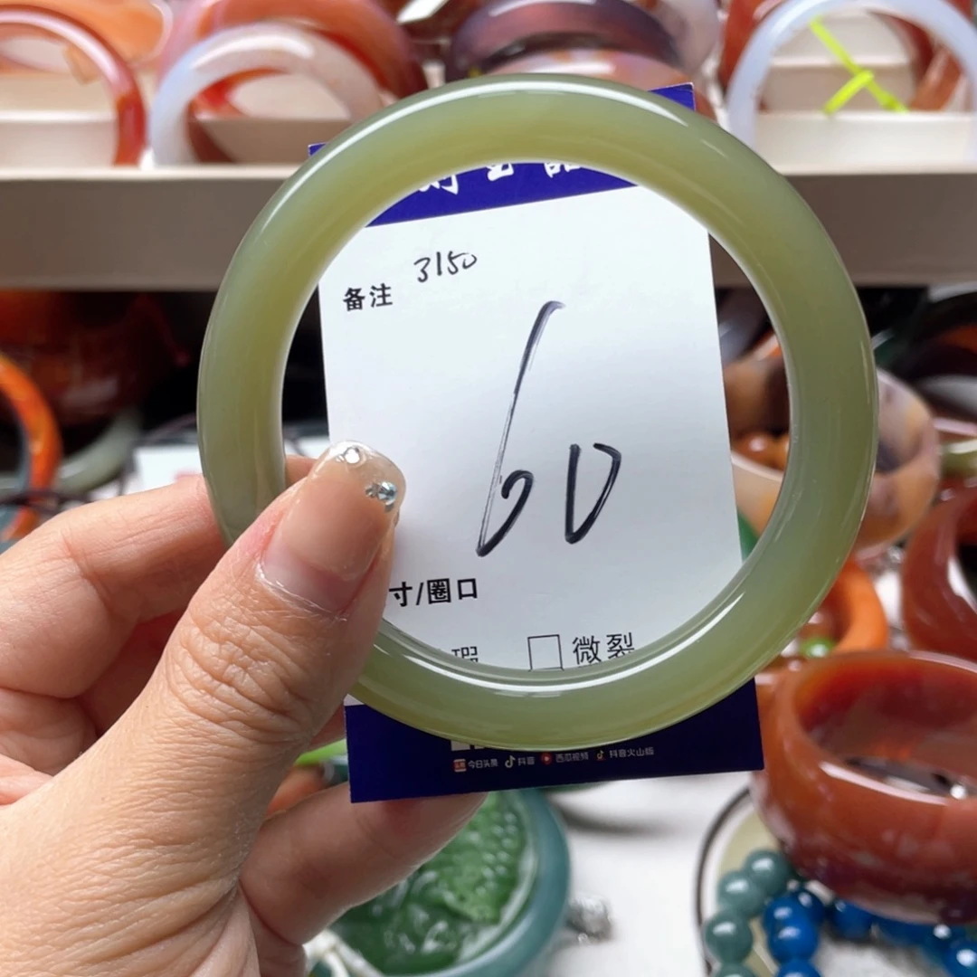 石英岩玉未镶嵌手镯