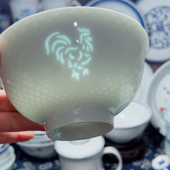 青花玲珑5寸饭碗生肖。鸡