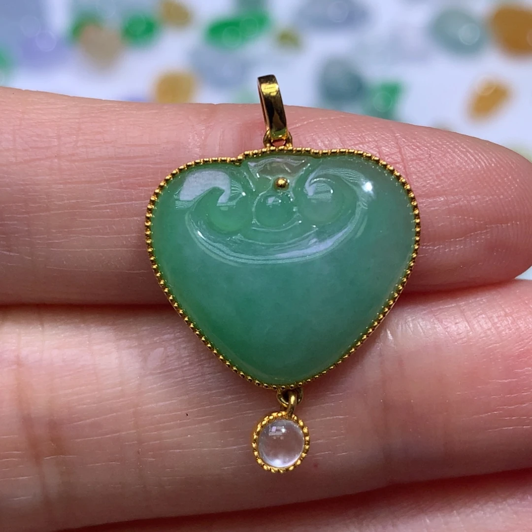 翡翠18K金镶嵌颈饰如意吊坠