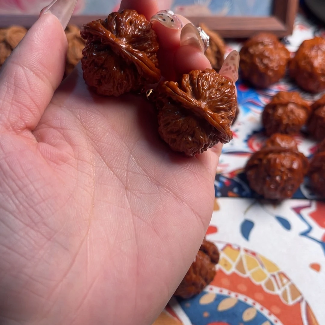 文玩核桃吊坠白狮子33