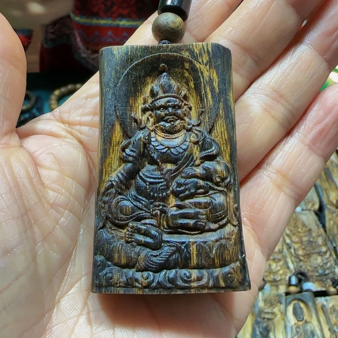 沉香吊坠海南白奇乌身老料雕刻黄财神带绳17.5克