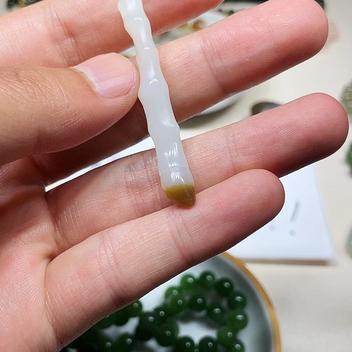 和田玉（糖玉）未镶嵌颈饰糖白文昌笔无暇