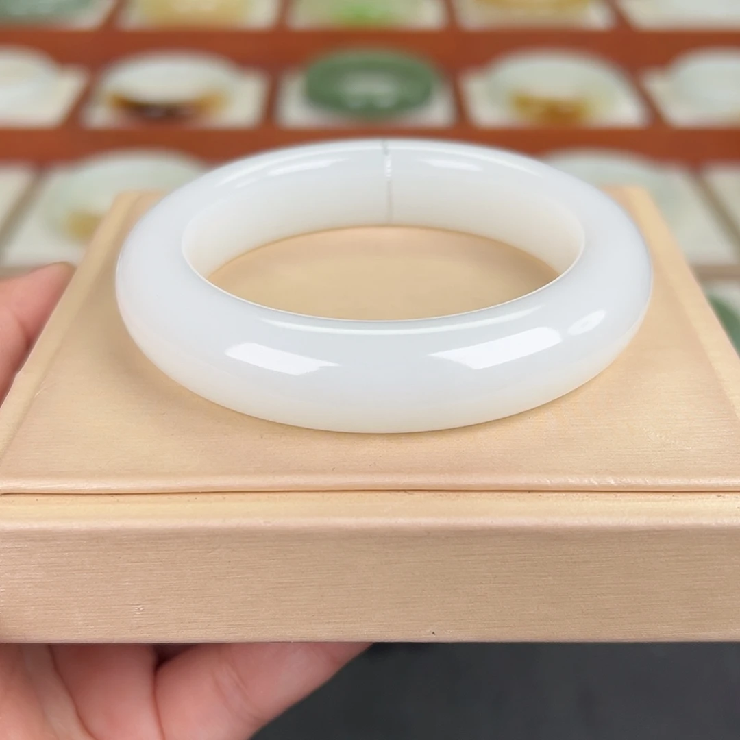 和田玉未镶嵌手镯白玉