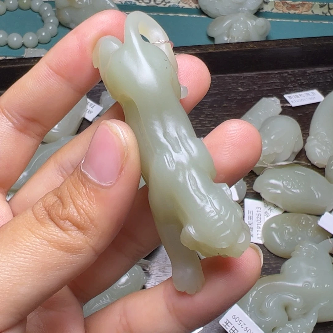 和田玉颈饰未镶嵌