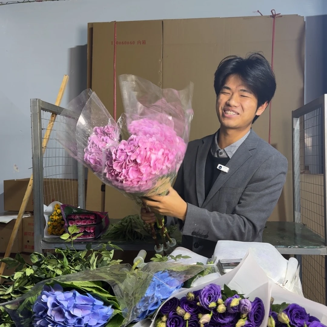 粉色绣球2支。