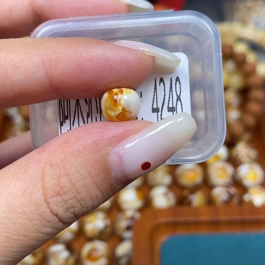 蜜蜡未镶嵌珠宝奇石4248