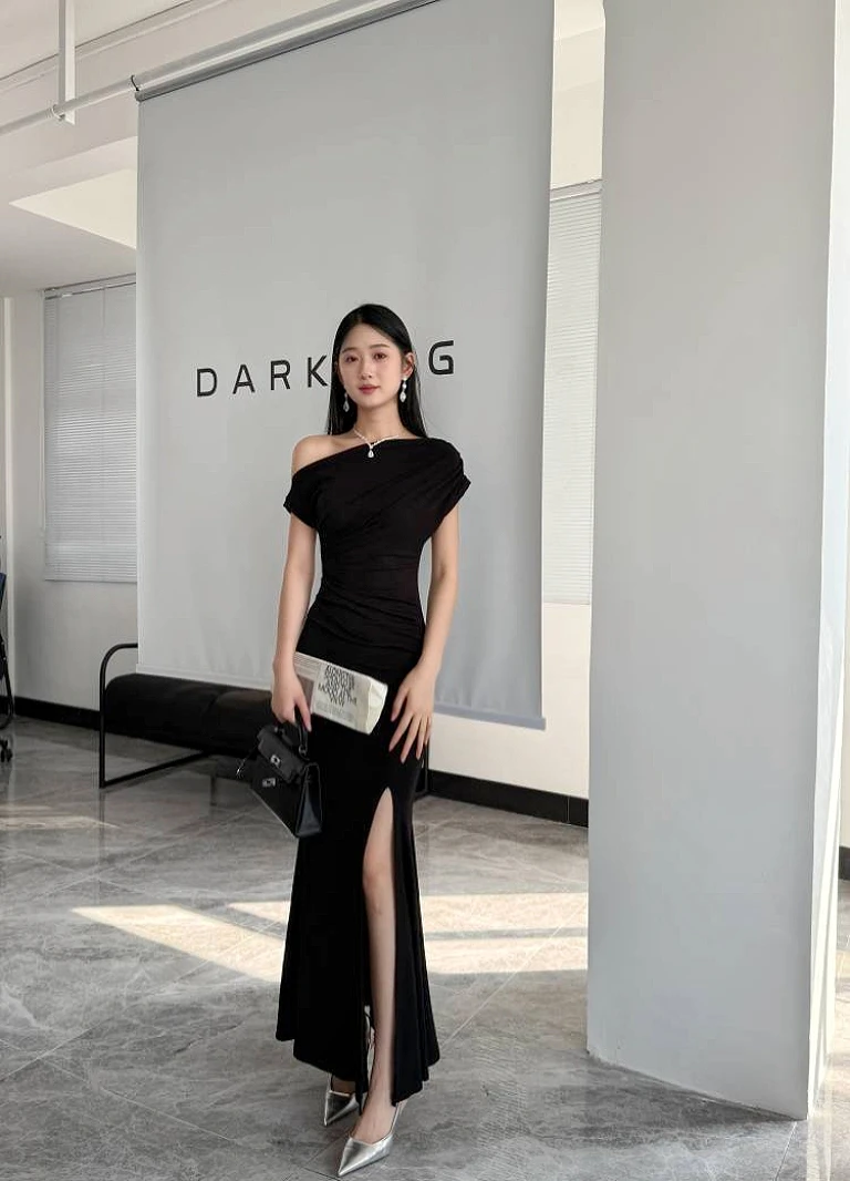 纯欲辣妹性感开叉连衣裙露肩包臀礼服裙气质修身小众宴会生日裙