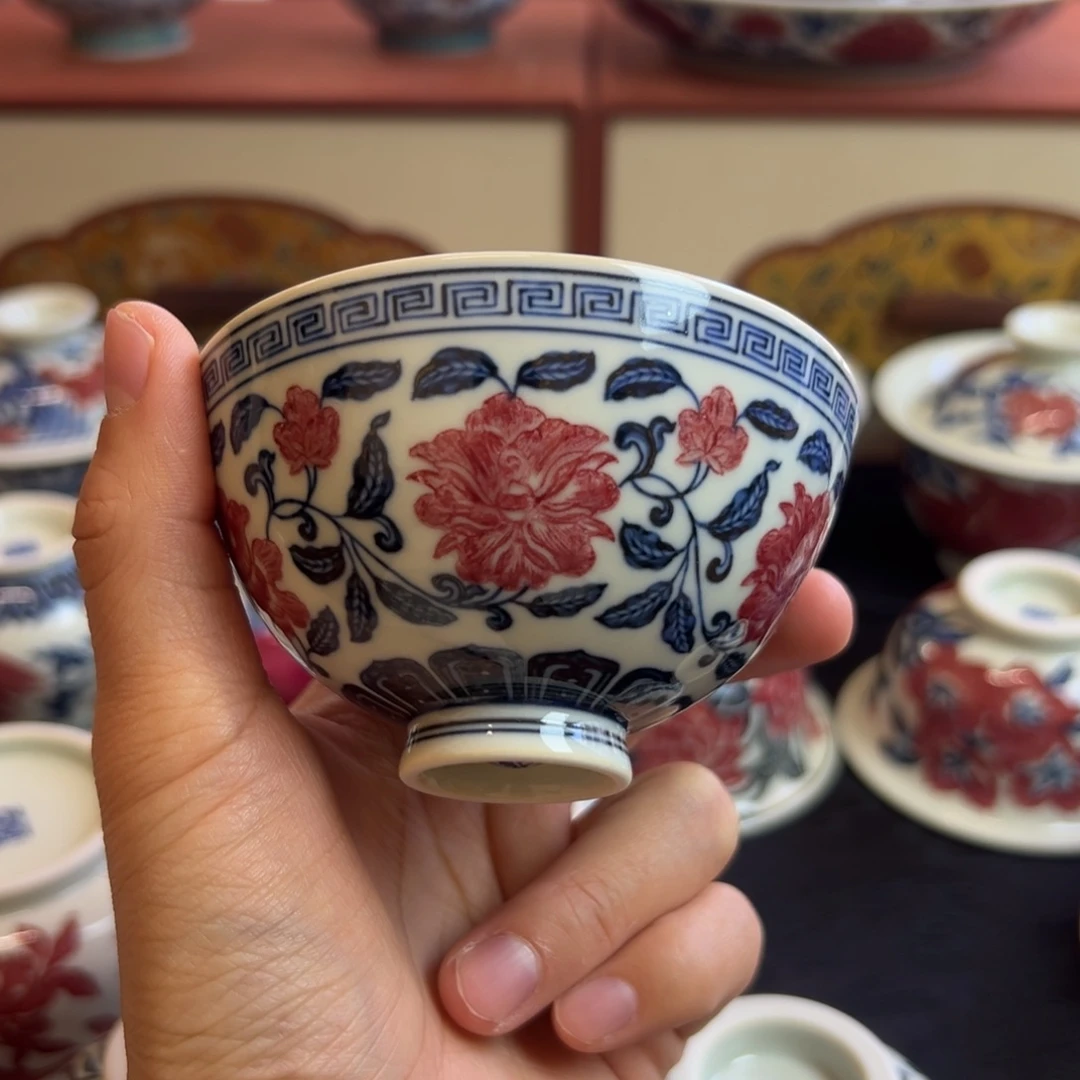 正绎堂釉里红花卉矮鸡心