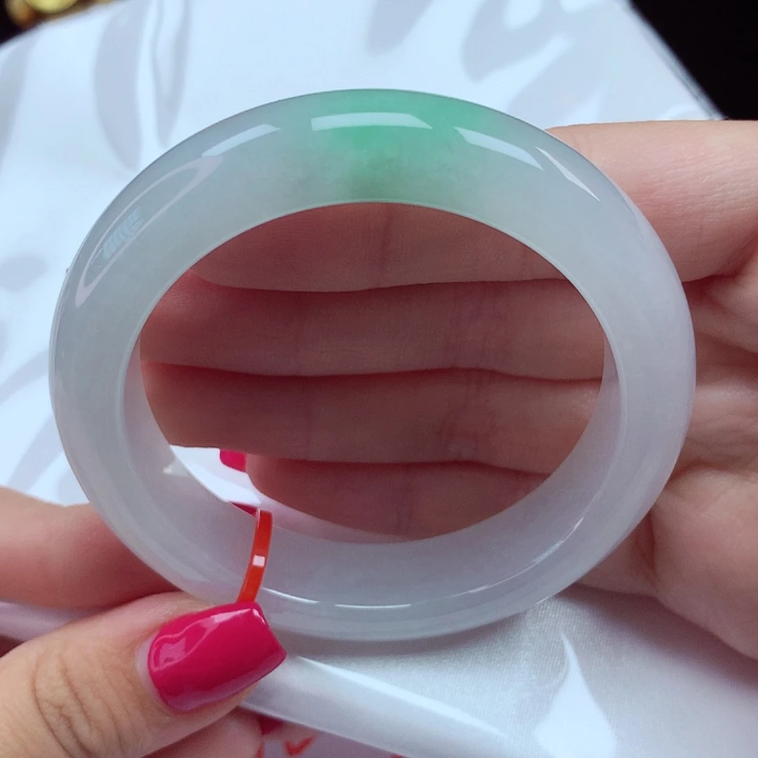 翡翠手镯未镶嵌54圈