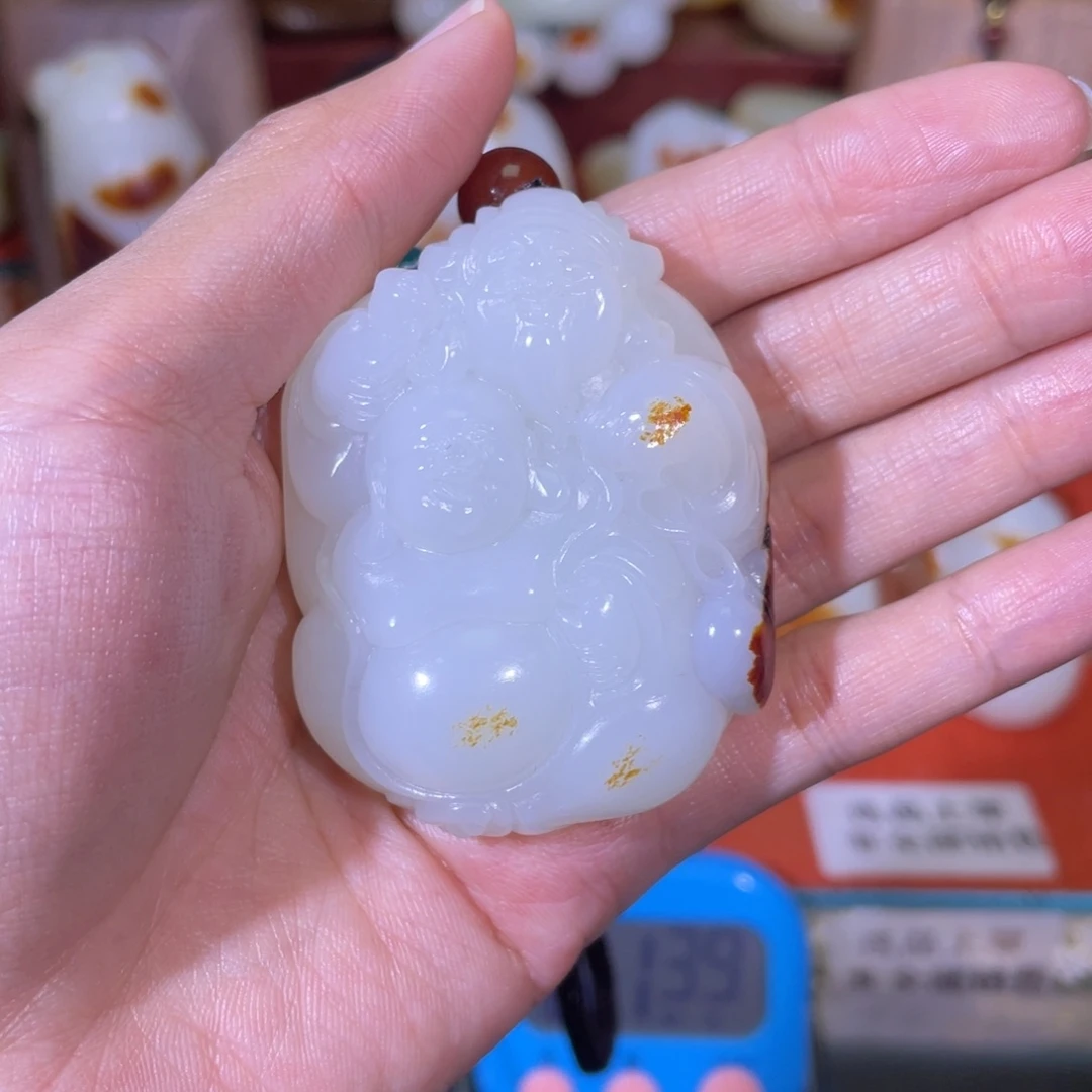 闲***。和田玉未镶嵌把件