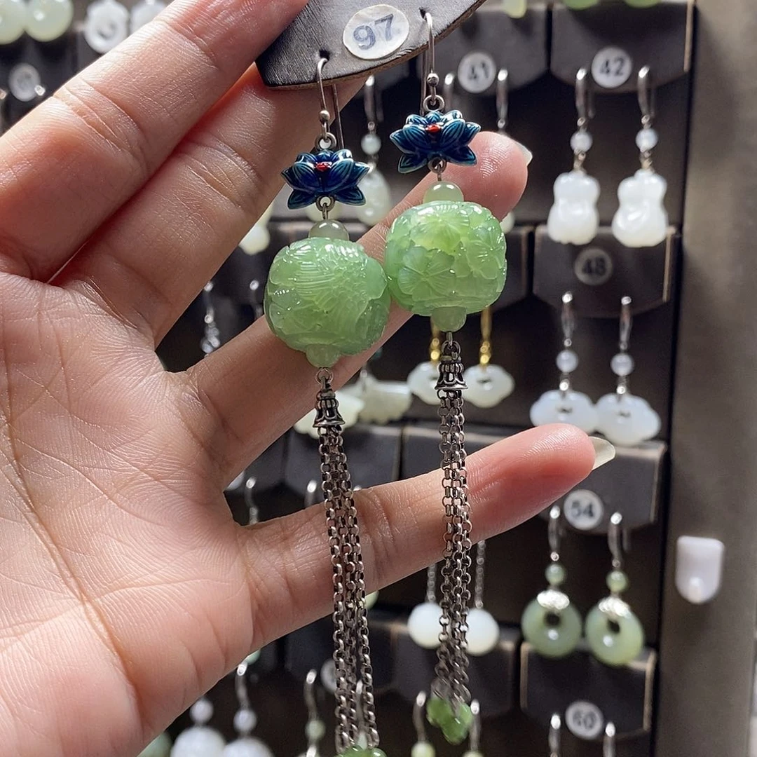 笑***湖和田玉银S925镶嵌耳饰