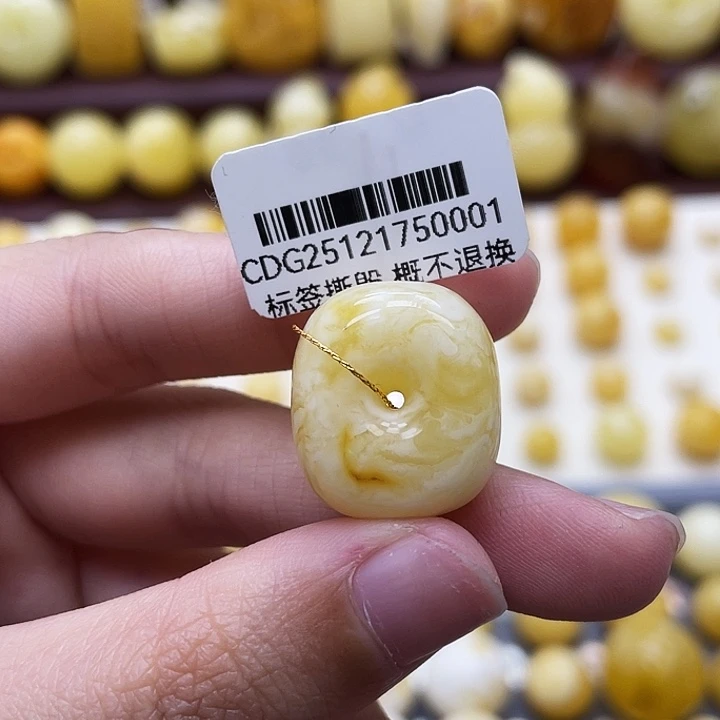 琥珀未镶嵌裸石17.6*20.1*10.9mm瑕