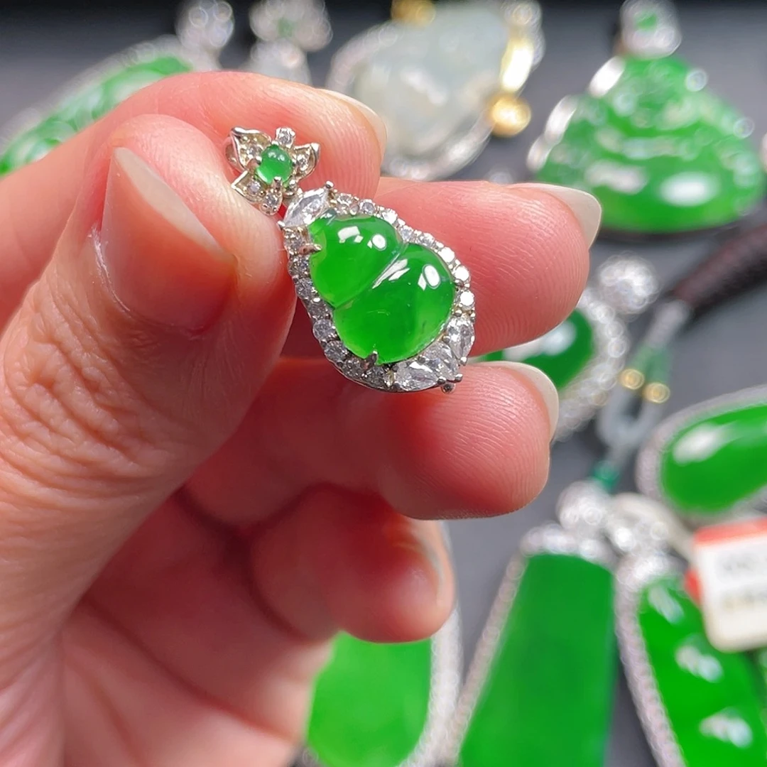 吊坠(不含链)未镶嵌翡翠