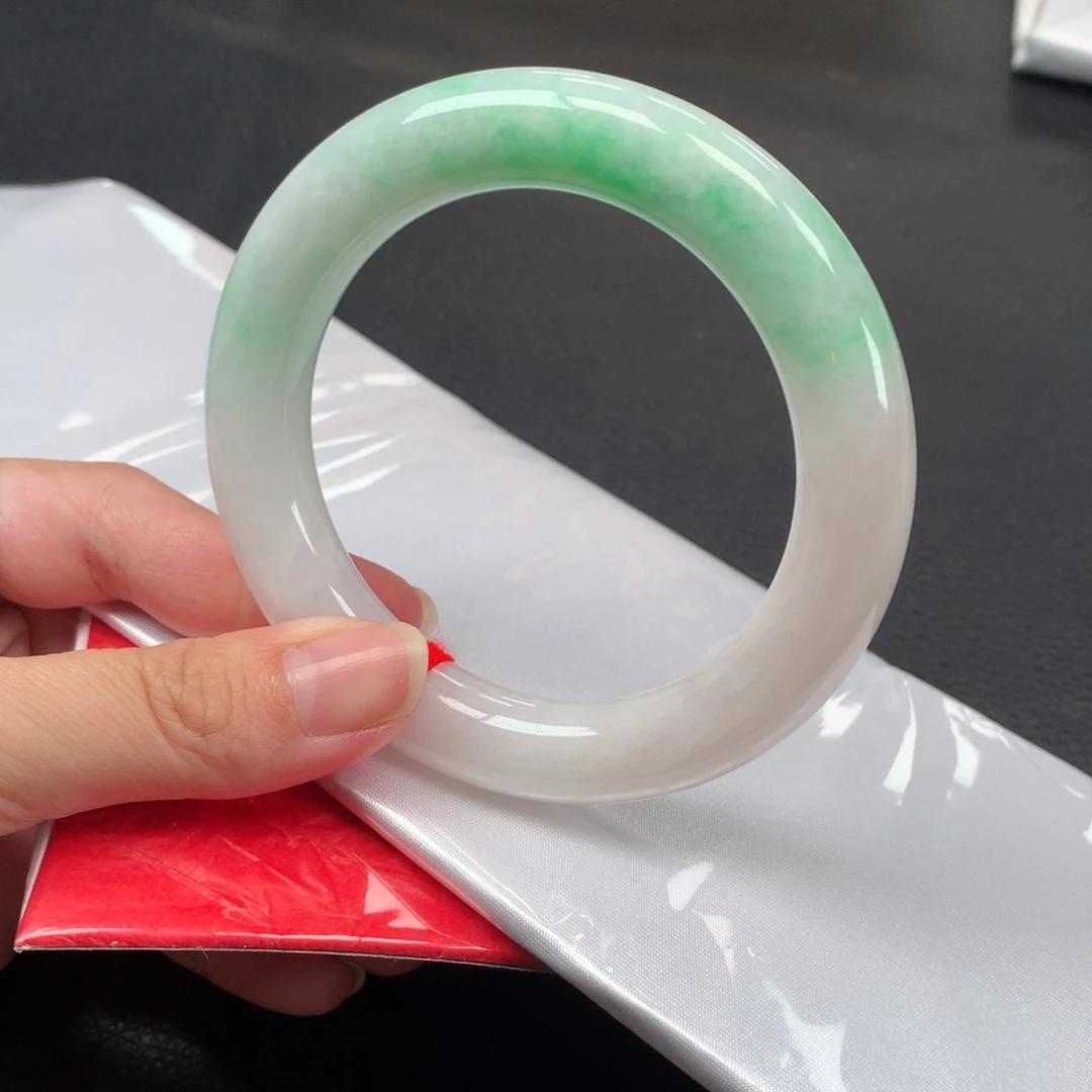 翡翠未镶嵌手镯55圈口白底青