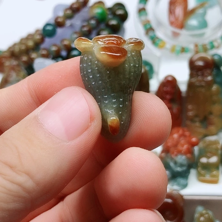 翡翠未镶嵌颈饰翡翠
