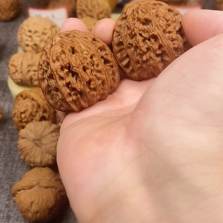 草***6三角白文玩核桃核桃