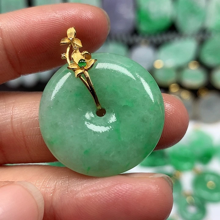 翡翠吊坠(不含链)18K金镶嵌