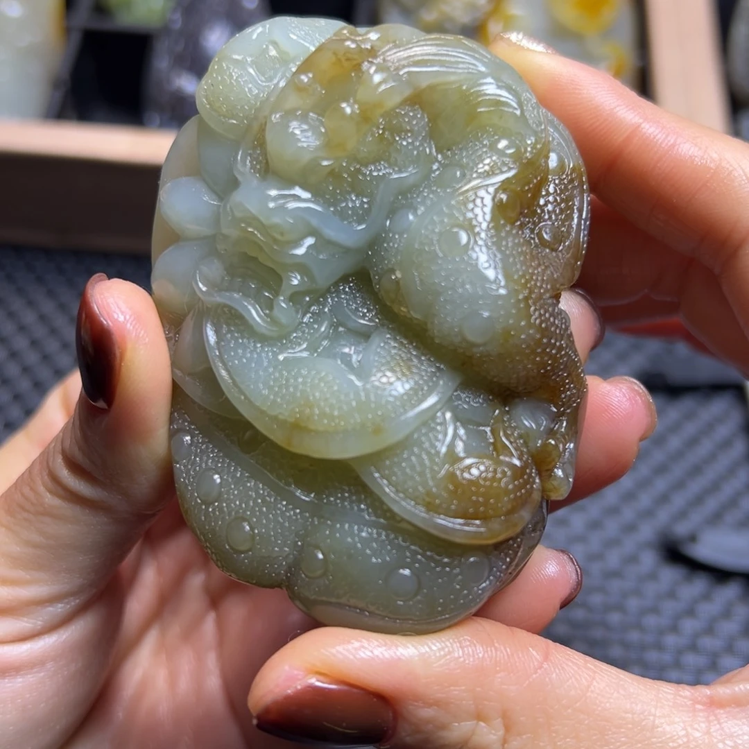 和田玉未镶嵌把件