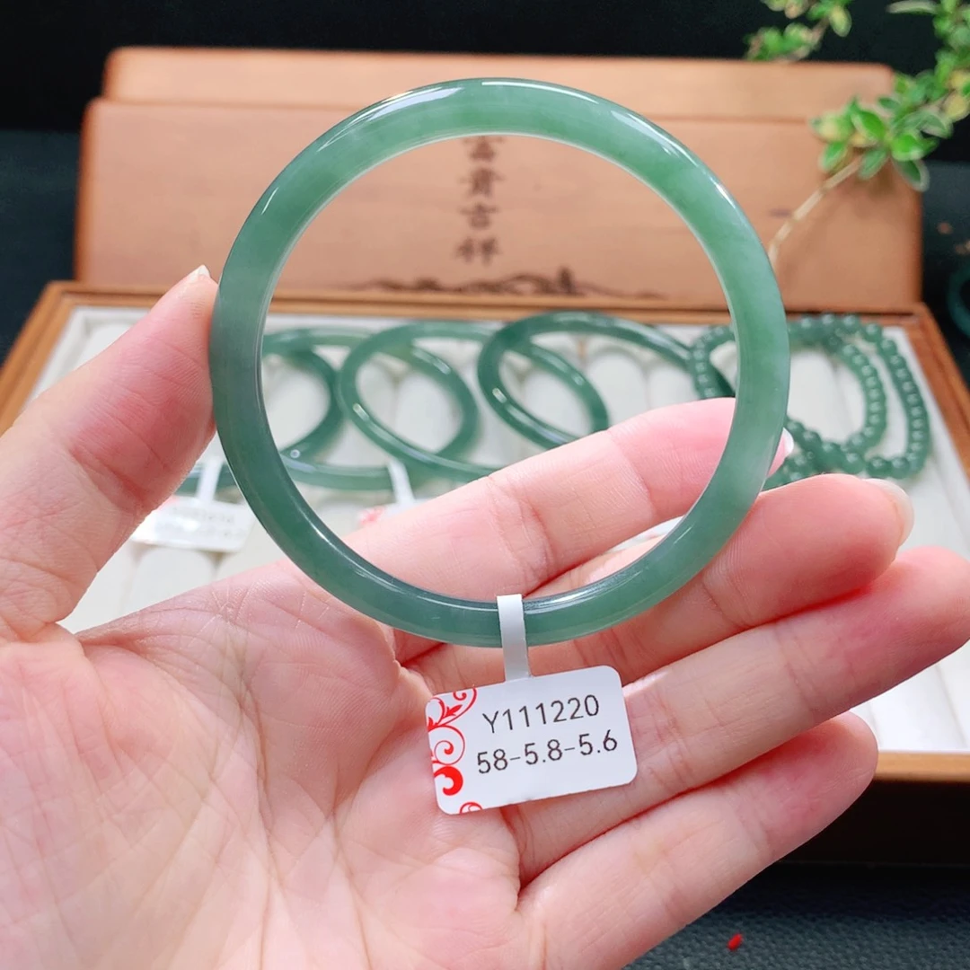 翡翠手镯（圆镯）未镶嵌