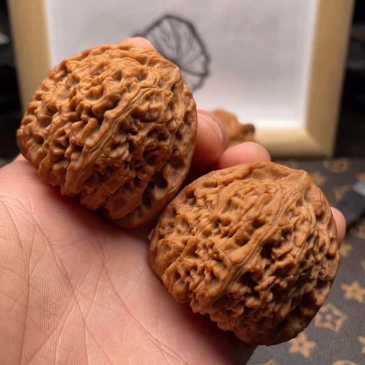核桃南疆石文玩核桃
