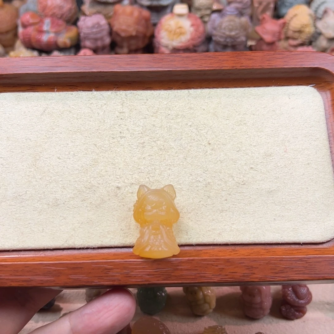 石英质玉珠宝奇石未镶嵌满**婆