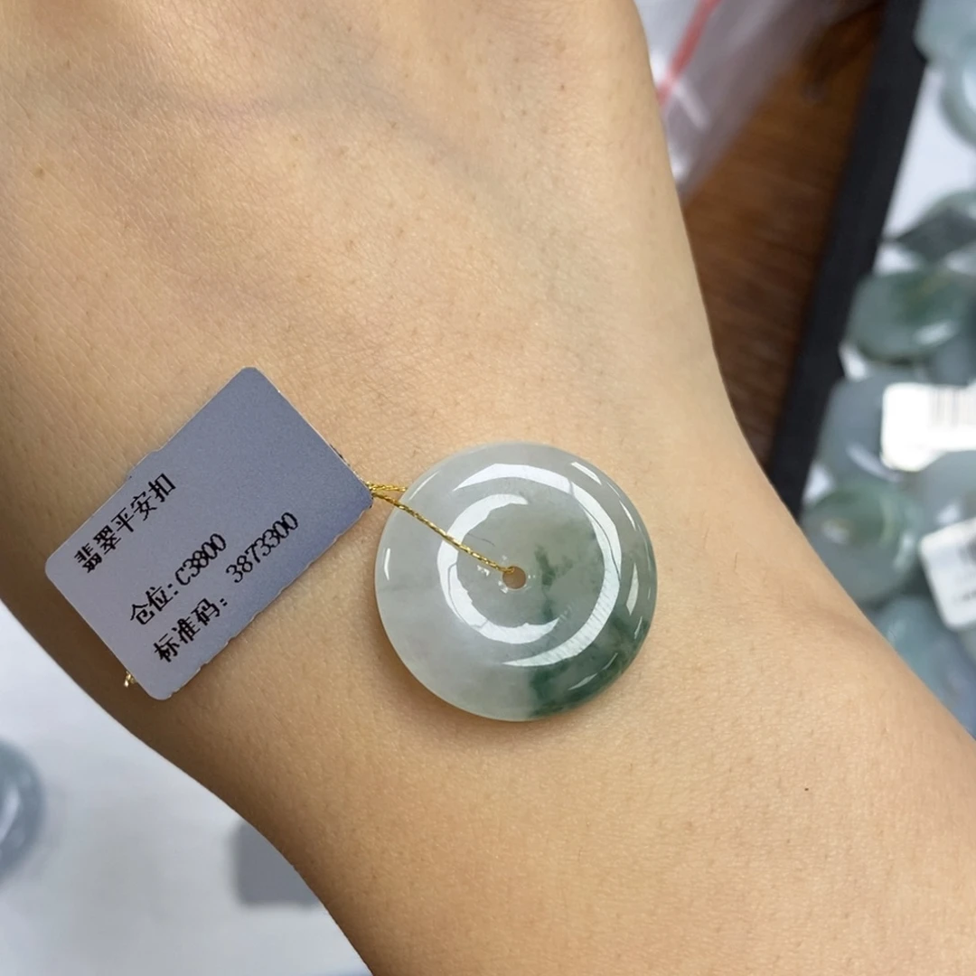 颈饰未镶嵌翡翠平安扣