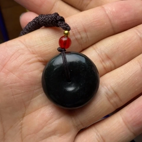 和田玉未镶嵌颈饰阿****）