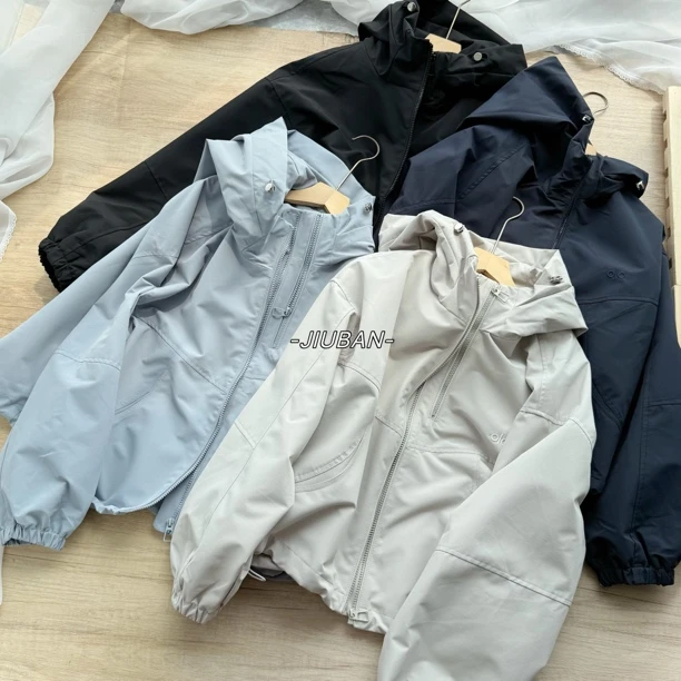 秋冬新款短外套连帽爆款拉链加绒冲锋衣外套