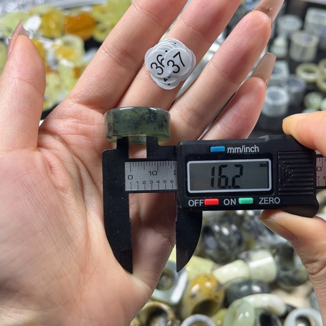 蛇纹石玉未镶嵌戒指