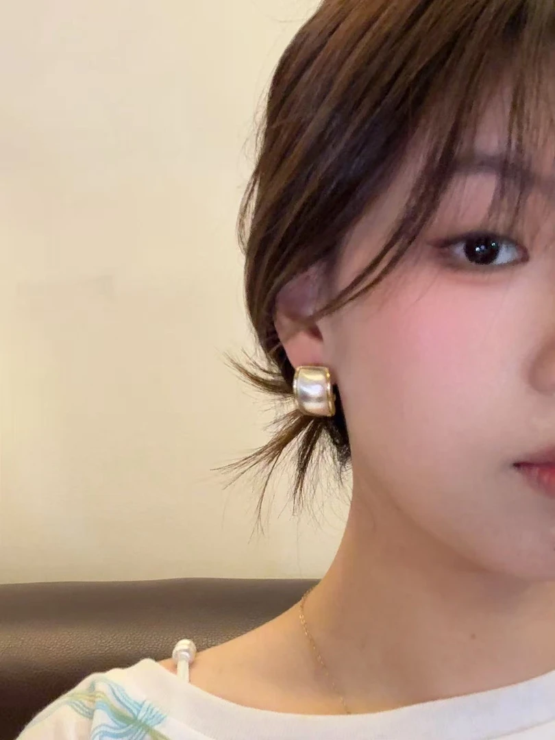 铜合金锆石耳饰 气质双色拉丝耳扣 方圆脸天菜！轻奢复古时尚耳环