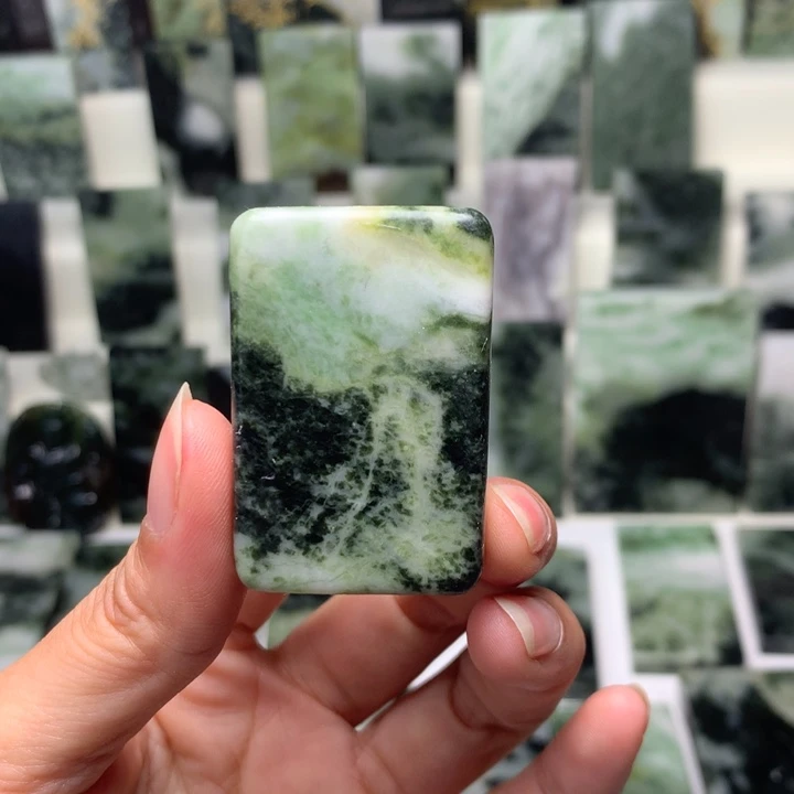 独山玉颈饰未镶嵌