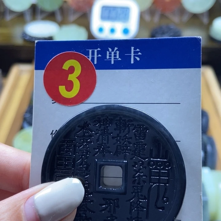 蛇纹石玉挂件未镶嵌小**?