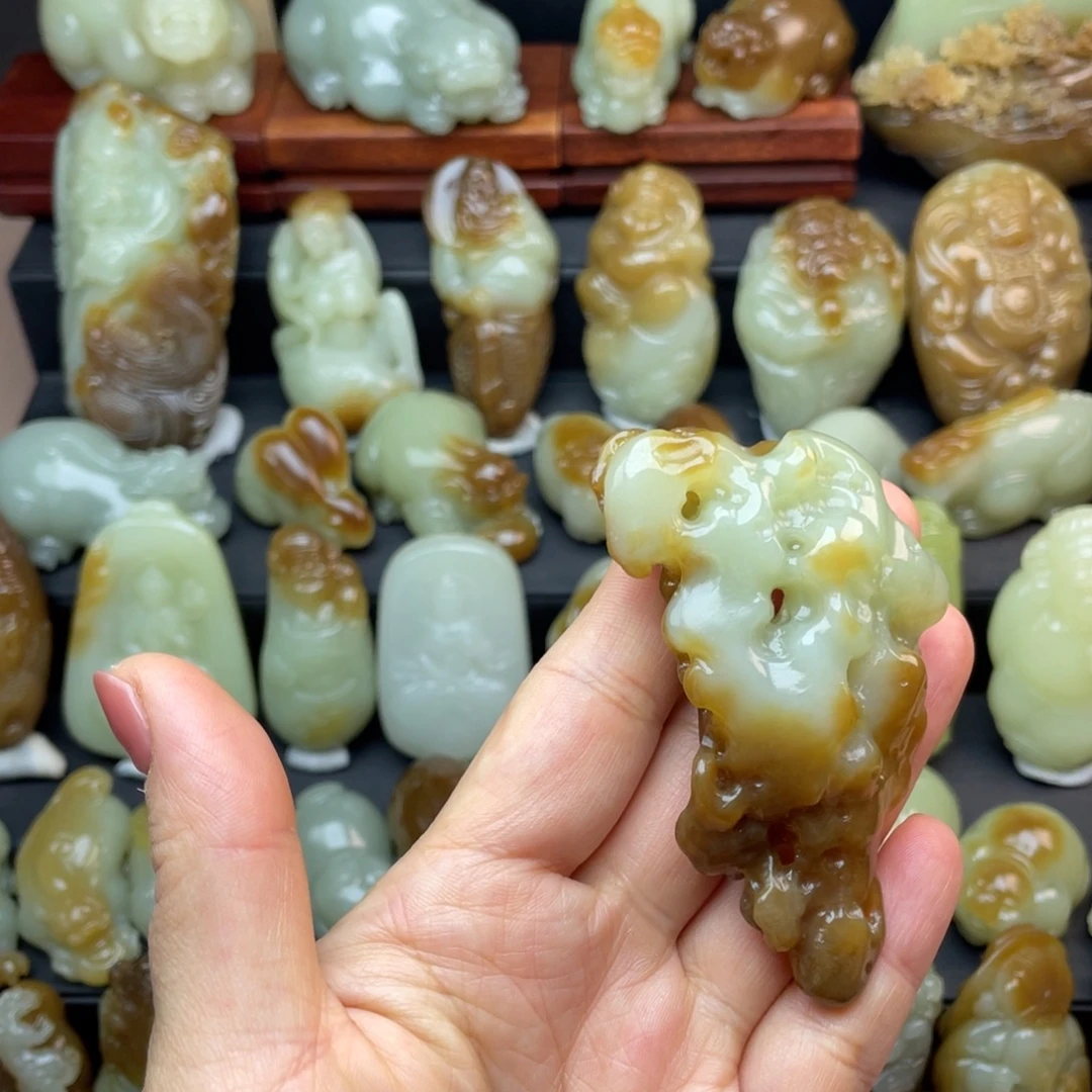 薄***秋和田玉未镶嵌颈饰