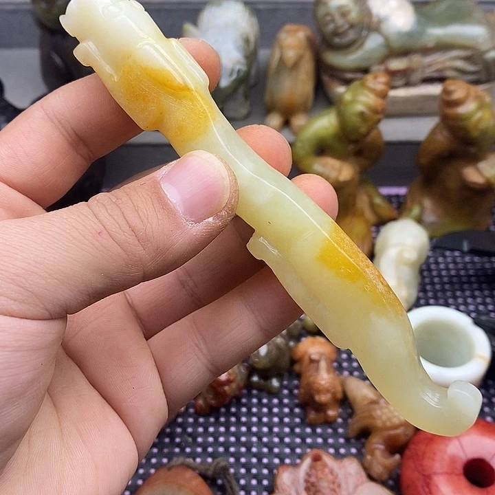未镶嵌蛇纹石玉颈饰