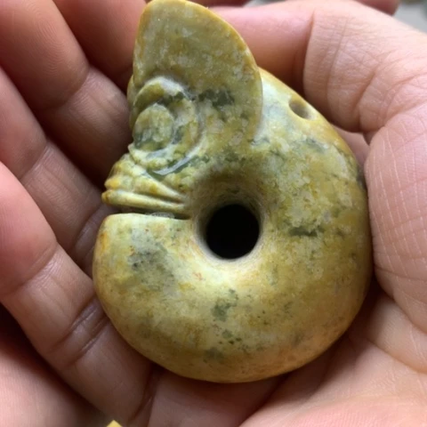 【闪购商品】未镶嵌岫岩河磨玉（透闪石质玉）把件