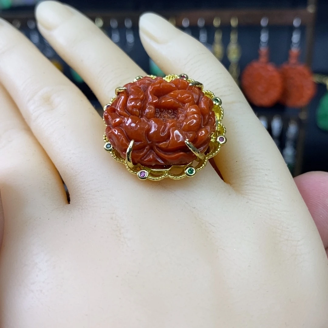 颈饰未镶嵌翡翠戒指