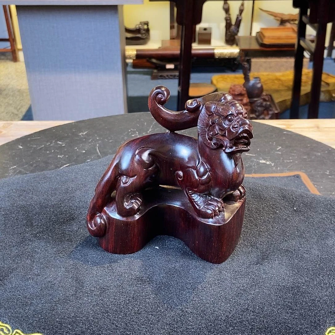 顺***市紫檀木类端景台手串